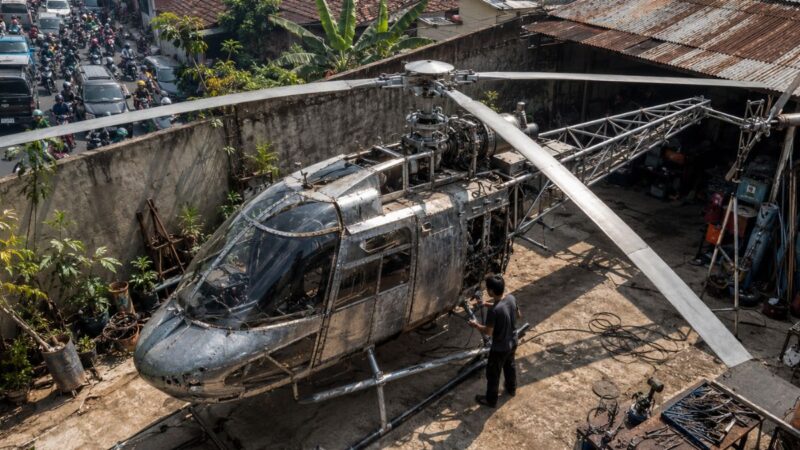 Mecânico indonésio constrói helicóptero de 8 metros no quintal para escapar de congestionamentos