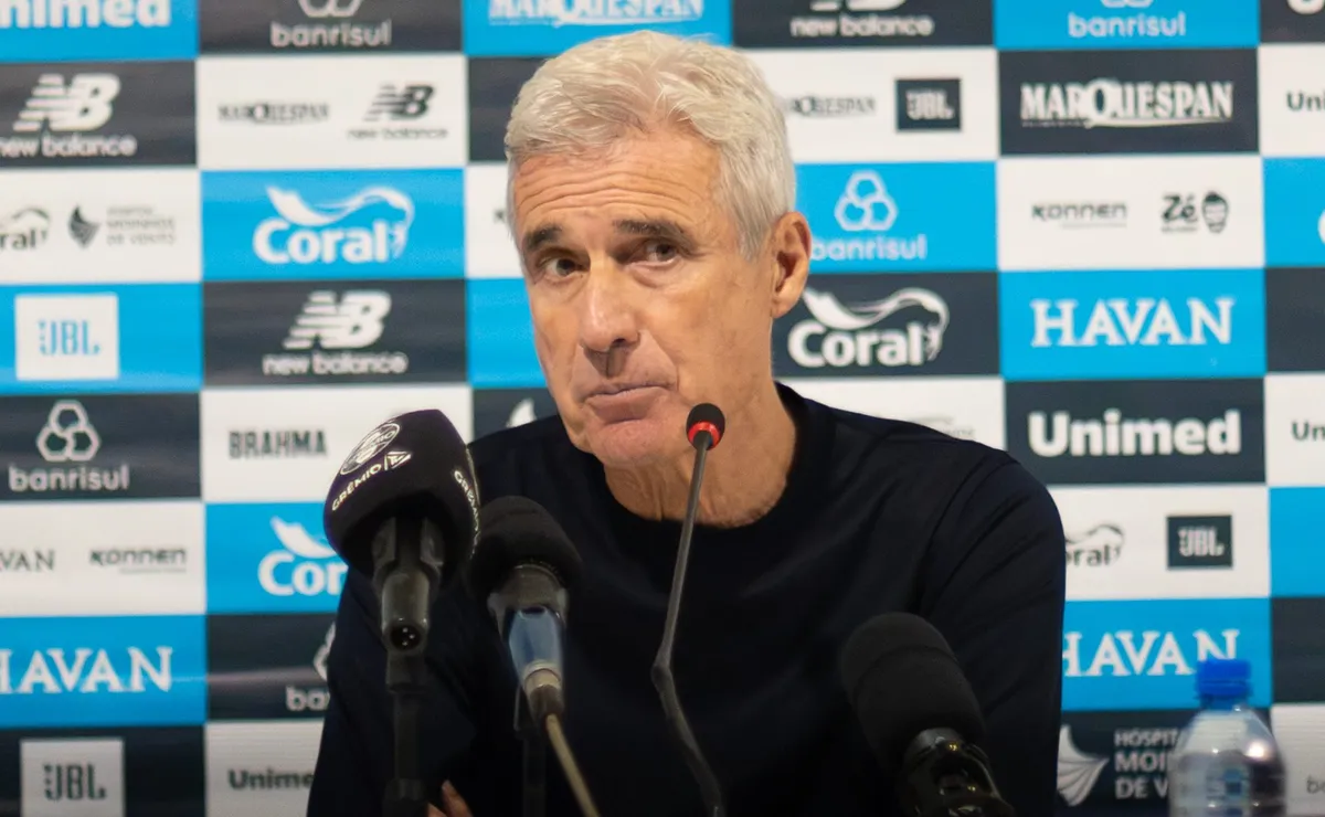 Paulo Pelaipe garante permanência de Luís Castro no Grêmio e diz que prioridade é manter salários em dia