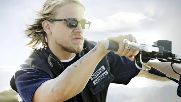 Charlie Hunnam será o protagonista de Criminal, nova série do Prime Video inspirada em quadrinhos