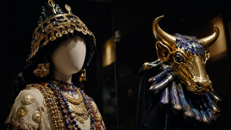Reavaliação de túmulos de 4.500 anos em Ur aponta que as primeiras coroas podem ter sido femininas