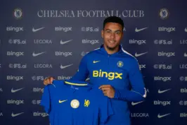 Chelsea confirma chegada do atacante Morgan Rogers por 137,5 milhões de euros