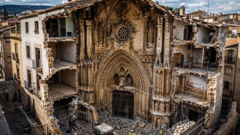 20/11/2016 — Morador encontra fachada de pedra renascentista ao reformar casa em Úbeda