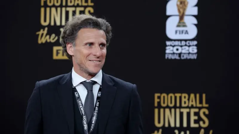 Diego Forlán é anunciado como técnico interino da seleção uruguaia e assume também o sub-20