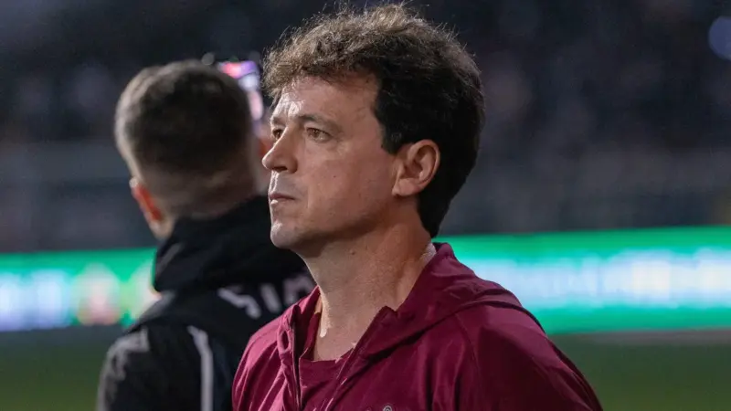 Diniz alerta para queda de intensidade mesmo após goleada do Corinthians sobre o Remo