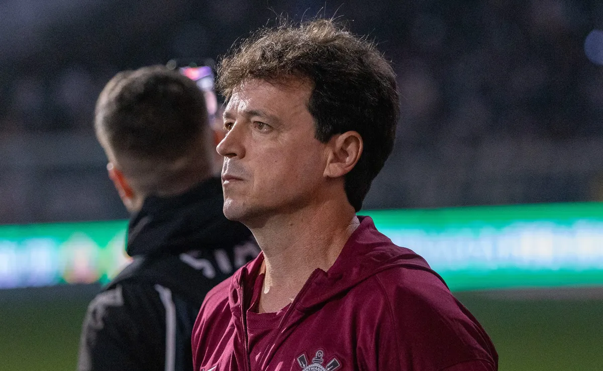 Diniz alerta para queda de intensidade mesmo após goleada do Corinthians sobre o Remo
