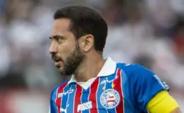 Everton Ribeiro, ídolo do Flamengo, enfrenta críticas e pressão da torcida no Bahia