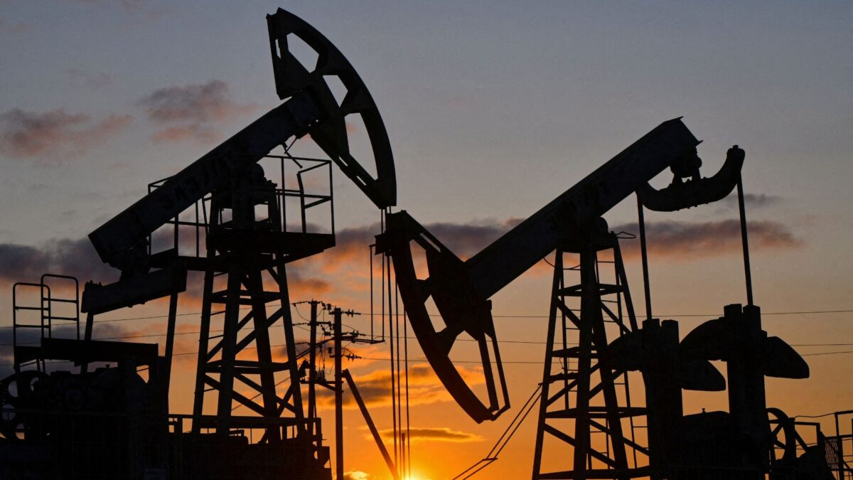 Petróleo sobe mais de 4% com escalada entre EUA e Irã no Golfo Pérsico