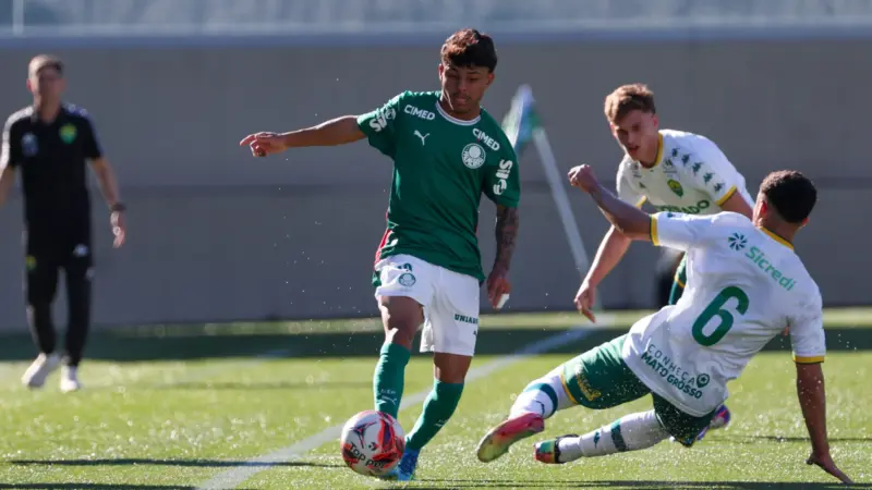 Palmeiras perde para o Cuiabá e encara o Corinthians nas quartas do Brasileiro sub-20