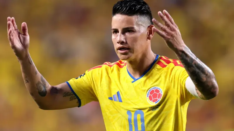 James Rodríguez demonstra insatisfação após ser substituído em Colômbia x Gana pela Copa do Mundo