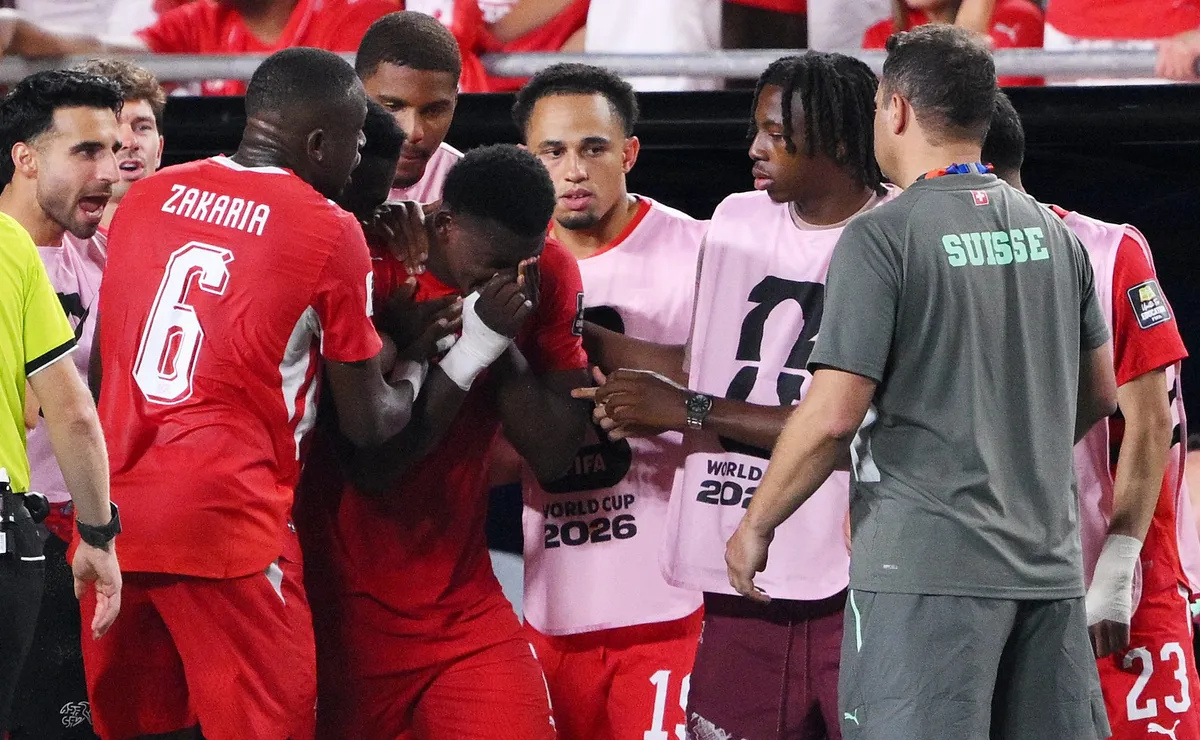 Casagrande critica expulsão de Breel Embolo em Argentina x Suíça na Copa: “ridícula”