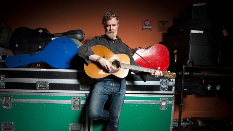 Glen Hansard, conhecido por performances de rua e canções sobre a vida, morre aos 56 anos