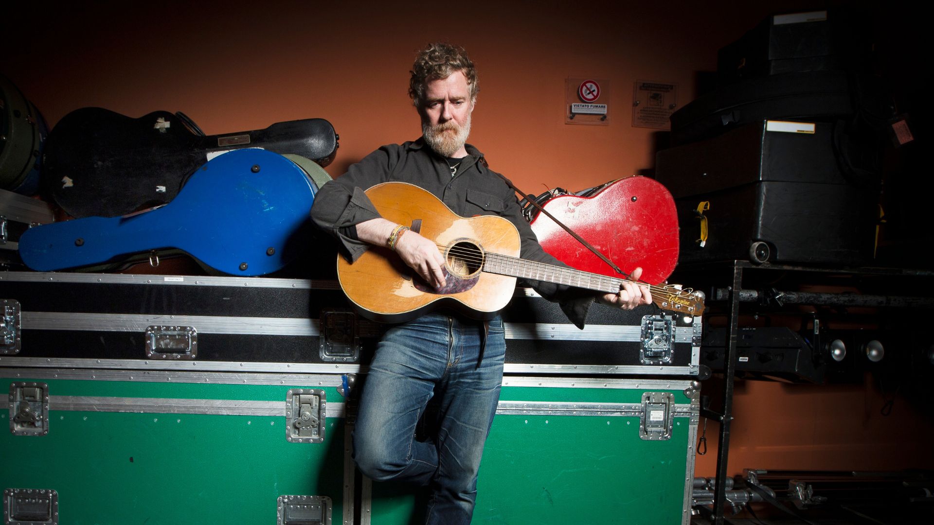 Glen Hansard, conhecido por performances de rua e canções sobre a vida, morre aos 56 anos