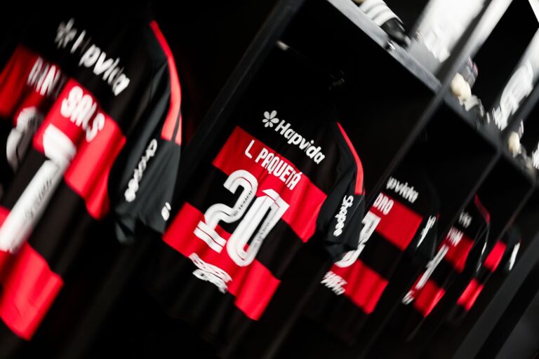 Flamengo confirma retorno da Lubrax ao uniforme após 17 anos