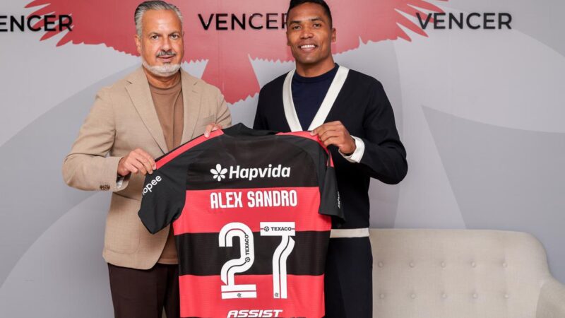 Flamengo renova contrato com Alex Sandro até dezembro de 2027