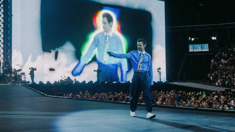 Harry Styles faz estreia triunfal da turnê Together, Together em São Paulo