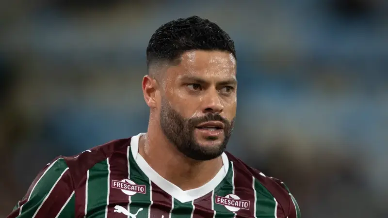Hulk deve ser titular na vaga de Canobbio no Fluminense contra o Bragantino