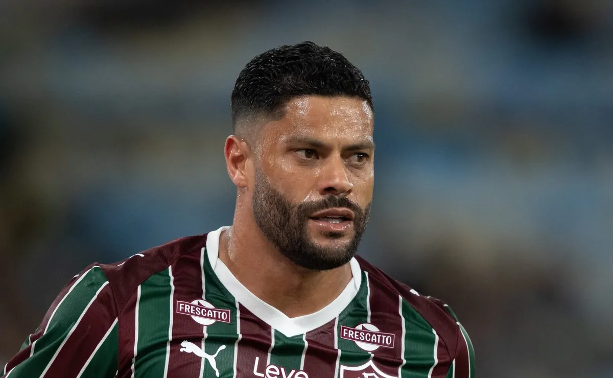 Hulk deve ser titular na vaga de Canobbio no Fluminense contra o Bragantino