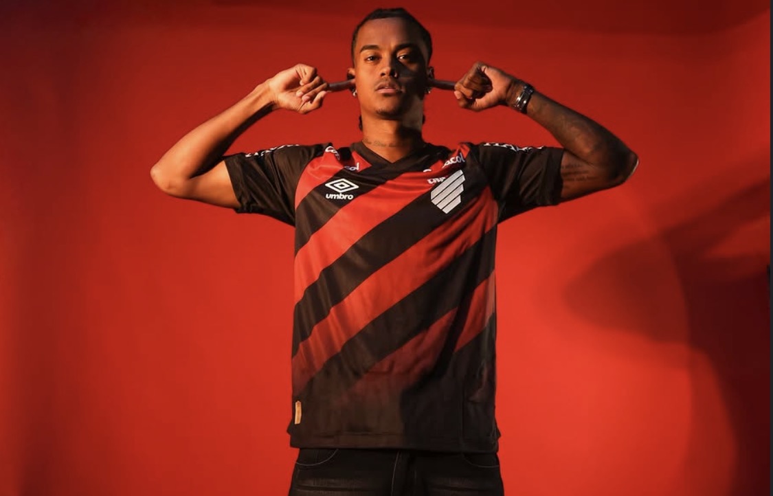 Kerwin Vargas é regularizado e pode estrear pelo Athletico-PR contra o Vitória na Copa do Brasil