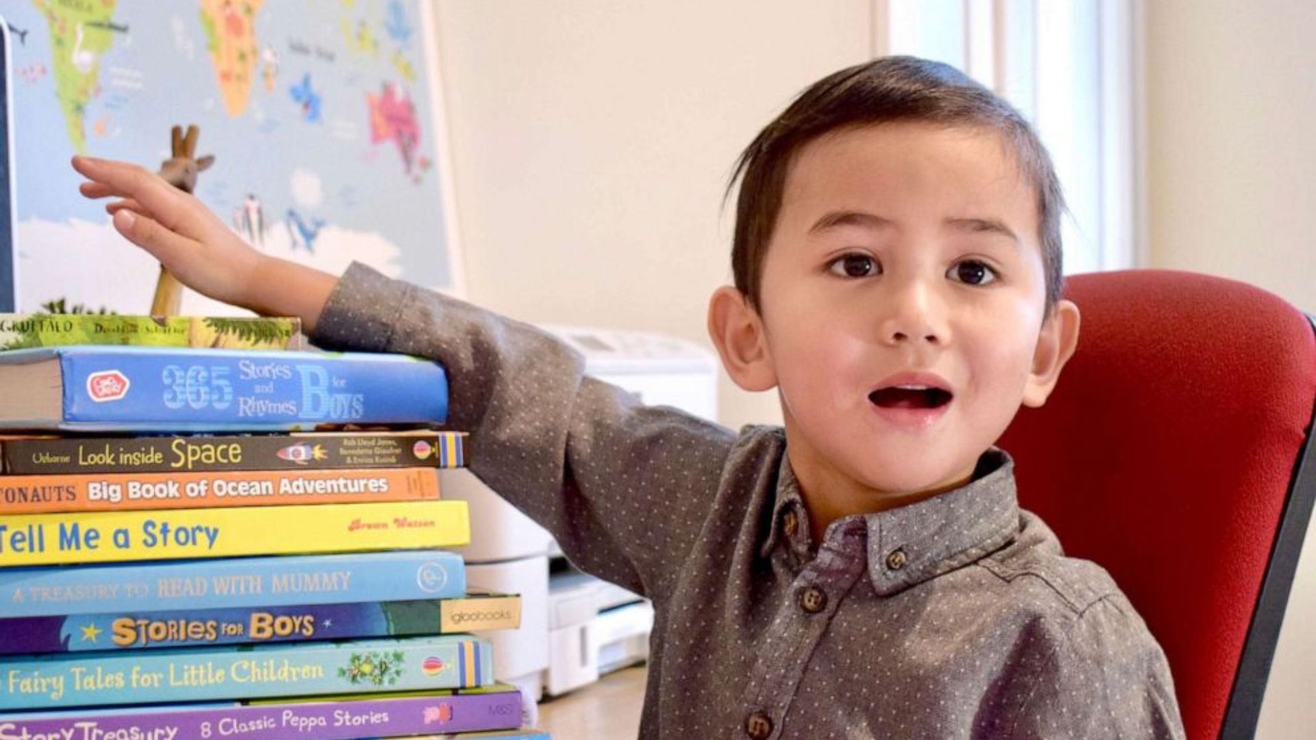 Menino malaio de 3 anos com QI 142 é aceito na Mensa britânica