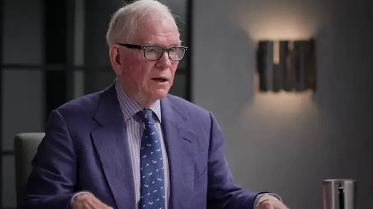 Bilionário Jeremy Grantham recomenda formação em habilidades práticas para enfrentar perda de empregos pela IA