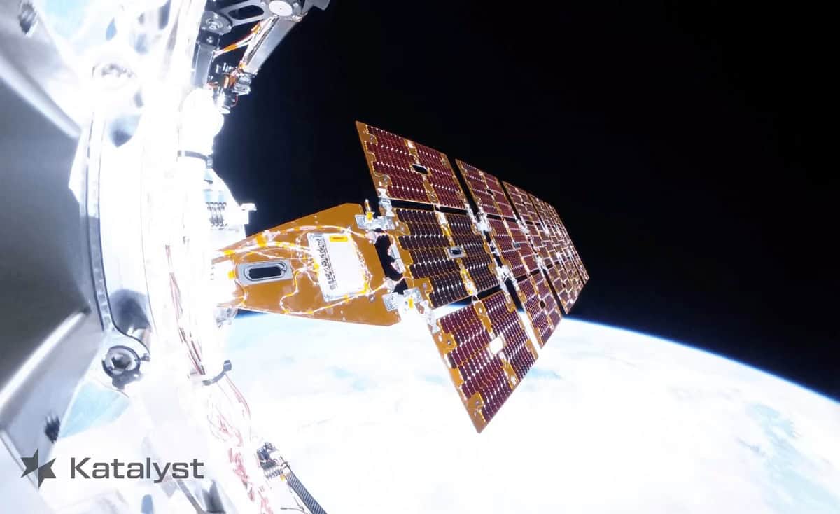 Robô contratado pela NASA para elevar telescópio Swift perde controle em órbita