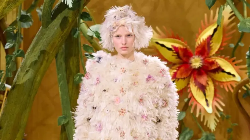 Chanel apresenta alta-costura outono-inverno 2026 inspirada em contos de fadas