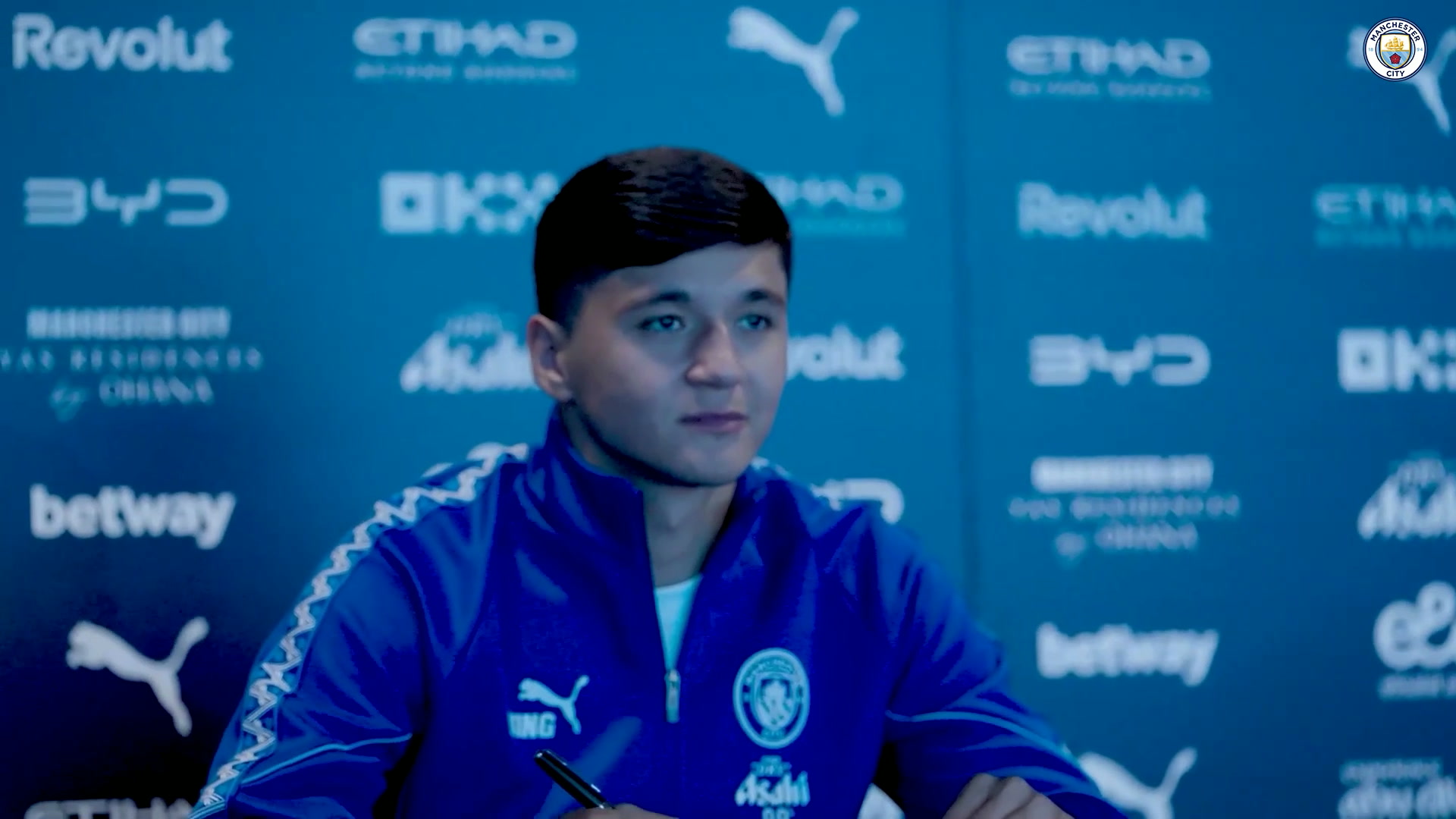 Bastidores da assinatura do novo contrato de Abdukodir Khusanov com o Manchester City