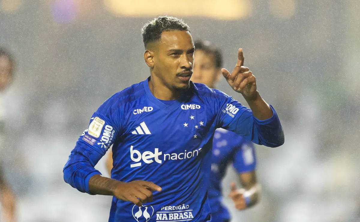 Matheus Pereira define com golaço e Cruzeiro vence Coritiba por 1 a 0; Gerson preocupa com dores na coxa