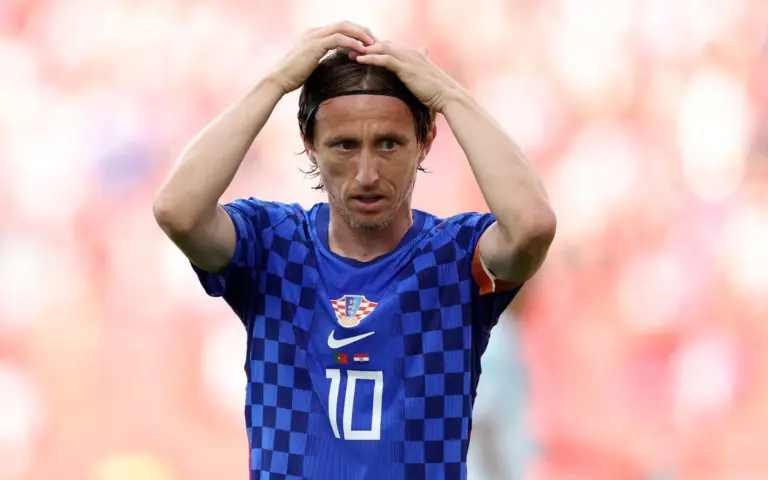30/06/2027 — Luka Modric renova com o Milan por mais uma temporada