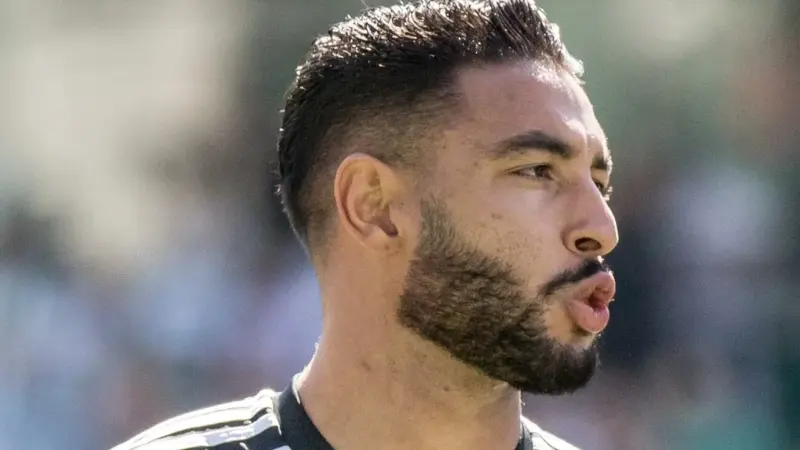 Vasco sinaliza intenção de contratar o zagueiro Nathan Silva, que está na mira de outros clubes