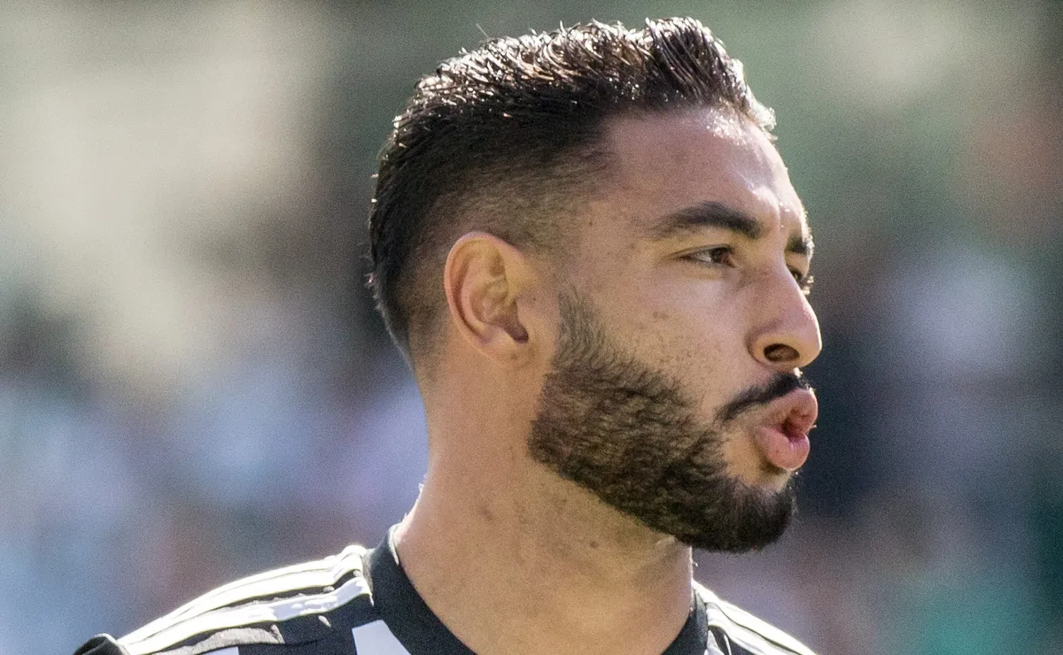 Vasco sinaliza intenção de contratar o zagueiro Nathan Silva, que está na mira de outros clubes