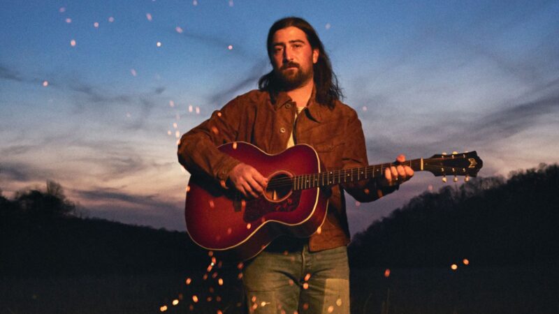 Noah Kahan esclarece versos que fãs vêm cantando errado em suas músicas