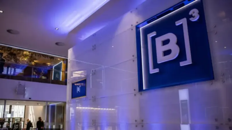 Ibovespa sobe acima de 177 mil pontos com Vale, Petrobras e Weg; dólar fecha no menor patamar em mais de um mês