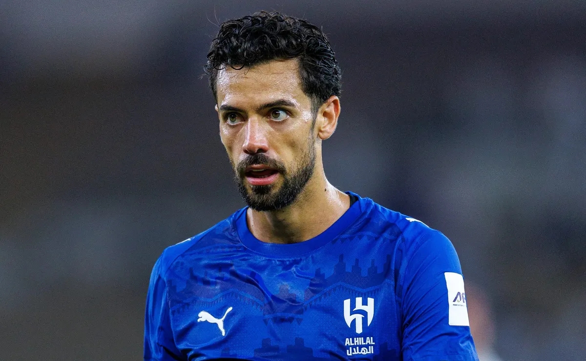 Pablo Marí fica livre no mercado após saída do Al-Hilal e busca novo clube