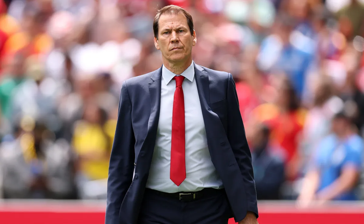 Técnico da Bélgica ironiza caso Balogun e diz não saber que 5 de julho equivalia a 1º de abril na Europa