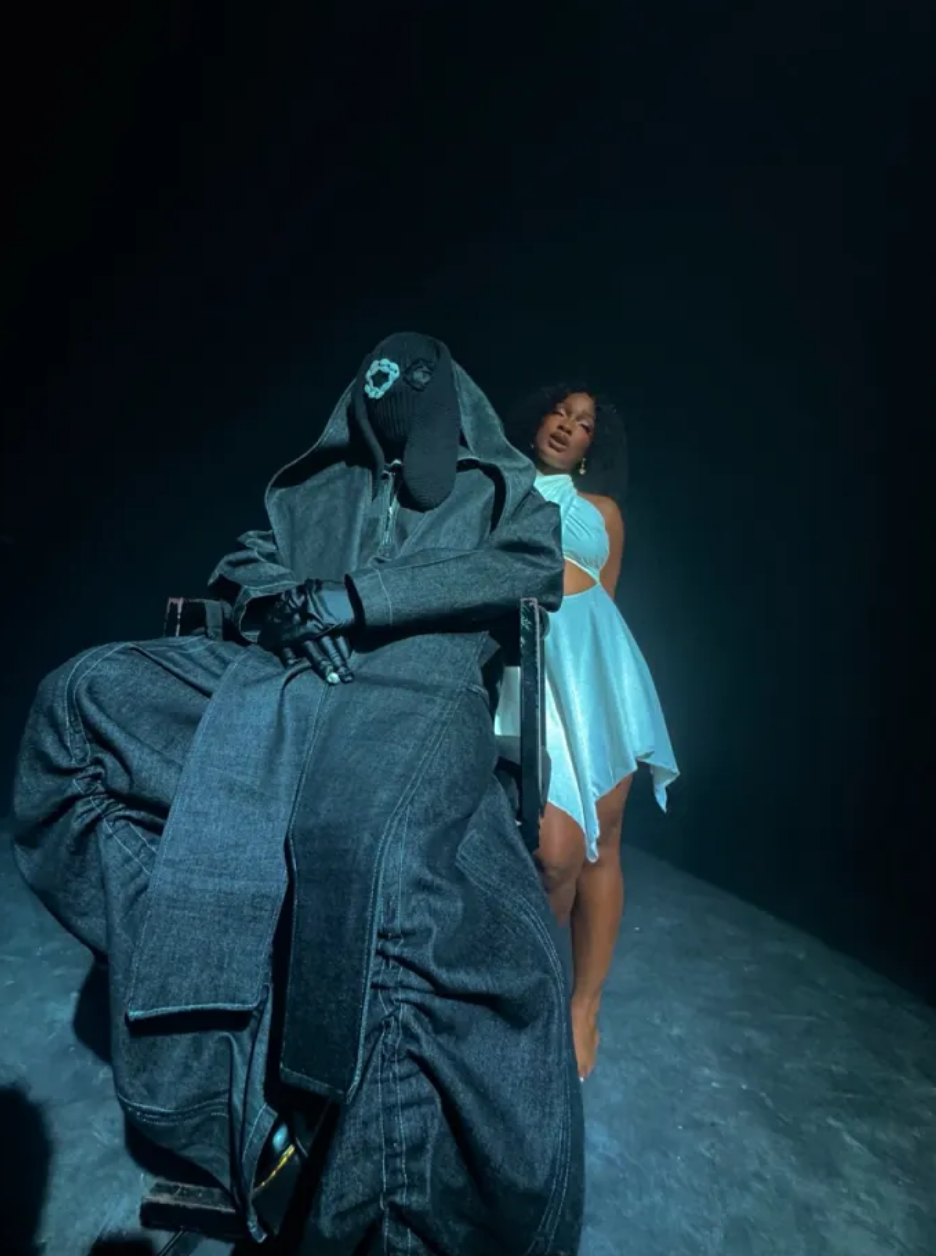 Artista mascarado da Zâmbia, The Second Voice, conquista público global com “Let Me Be”
