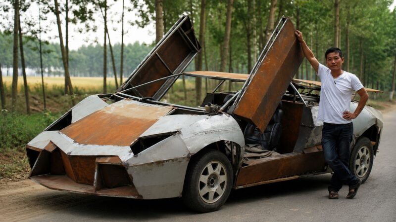 Agricultor transforma Volkswagen velho em réplica funcional de Lamborghini, mas não consegue emplacar e usa carro para levar adubo