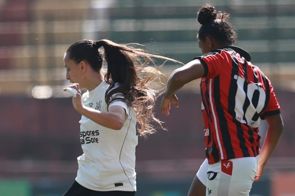 Corinthians goleia o Vitória por 4 a 0 no Canindé e assume a liderança do Brasileirão feminino em 26/07/2026
