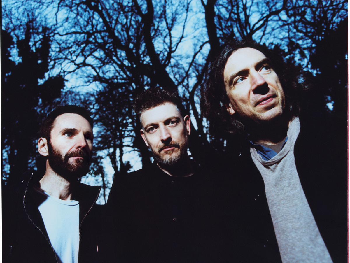 Snow Patrol fecha acordo global com a BMG e estreia parceria com Kylie Minogue em “These Alarms”