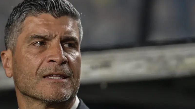 Pedro Emanuel pede paciência à torcida do Vasco sobre chegada de reforços