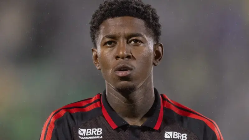 Vitão é responsabilizado por gol de Calleri em empate entre Flamengo e São Paulo