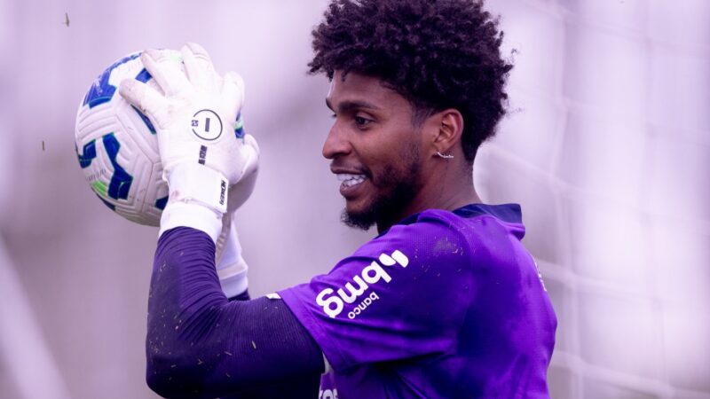 Hugo Souza comenta recondicionamento físico e retorno à rotina do Corinthians na intertemporada