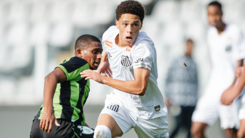 14/07/2026 — Com gol nos acréscimos, Santos vence América-MG e entra no G8 do Brasileirão Sub-17