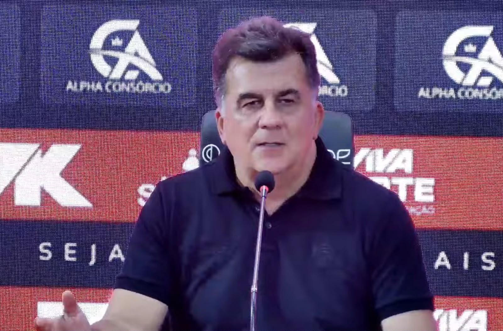 Presidente do Vitória critica arbitragem após derrota por 4 a 0 para o Palmeiras