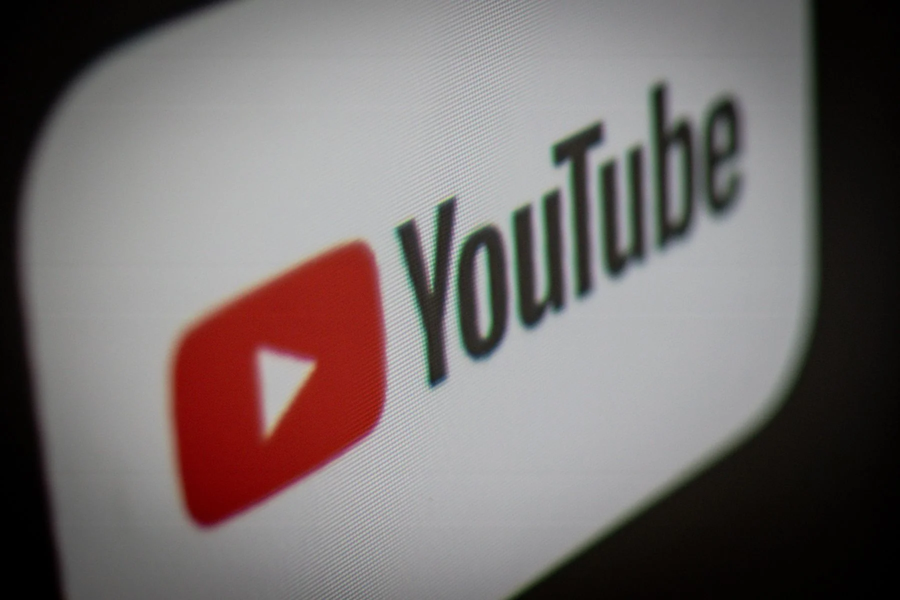 YouTube explica quais vídeos gerados por IA podem perder monetização