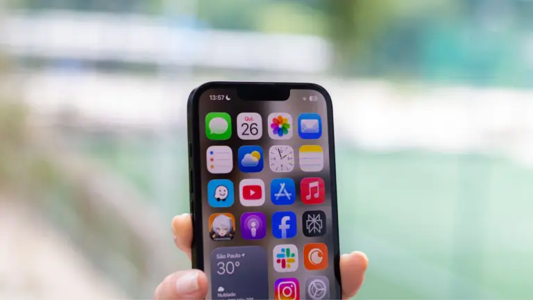 Apple alerta sobre golpe via FaceTime que engana usuários para roubar dados e dinheiro