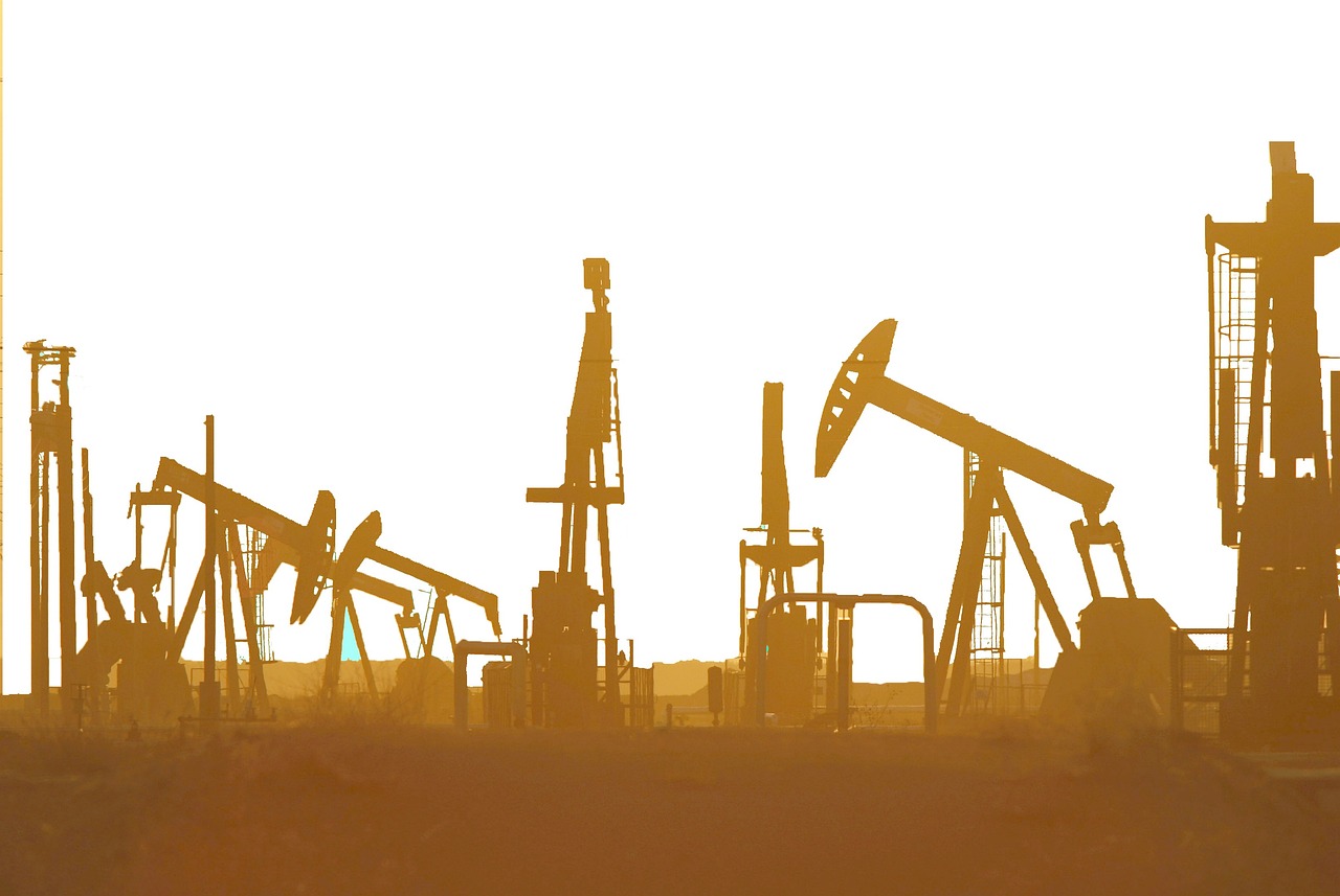 Petróleo se aproxima de US$ 100 por barril após nova rodada de ataques no Oriente Médio