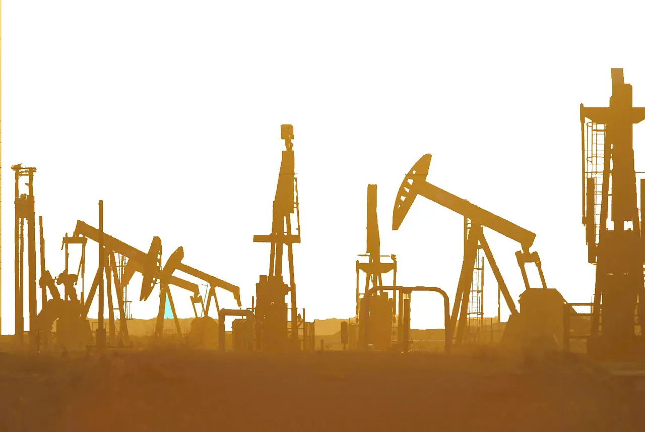 Petróleo se aproxima de US$ 100 por barril após nova rodada de ataques no Oriente Médio