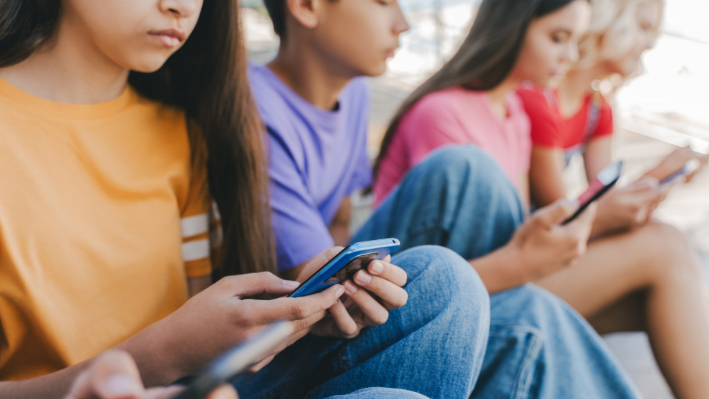 Proibição não afastou a maioria dos adolescentes das redes sociais na Austrália