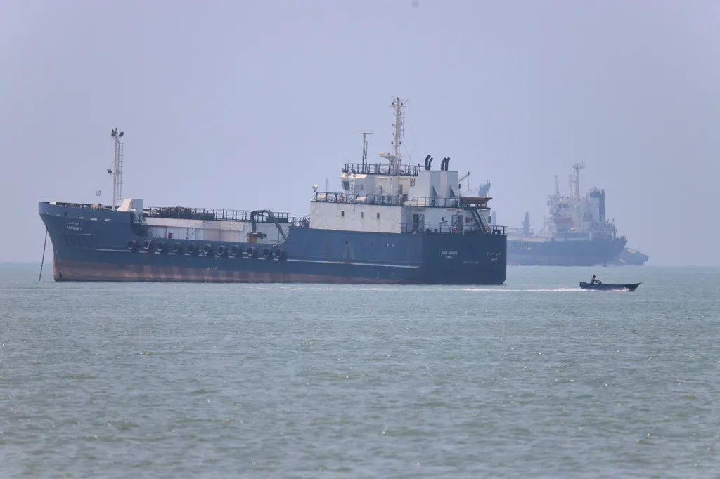 EUA atribuem ao Irã lançamento de mísseis contra navios no Estreito de Ormuz